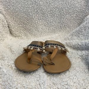 Mudd size 8 pom pom sandal